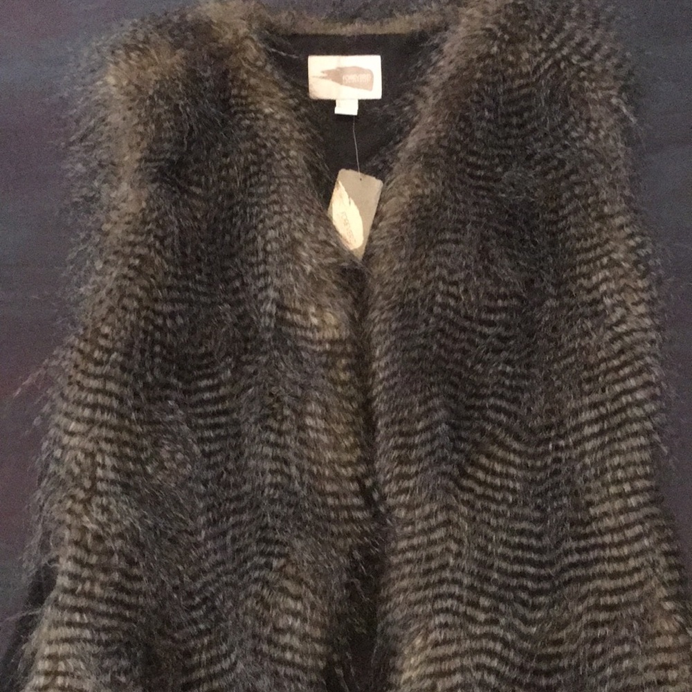 *NWT* F21 faux fur vest